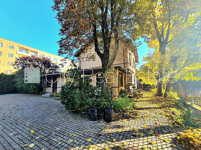 Pagalma ēka, renovēta māja, ieeja no pagalma, ir lifts, logi vērsti mājas abās pusēs, Rīga - foto 13