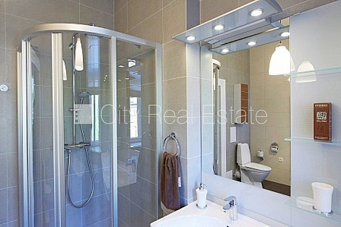 Фасадный дом, реновированный дом, закрытый двор, территория обнесена забором, Рига - изображение 10