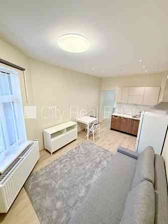 Фасадный дом, реновированный дом, закрытый двор, вход с улицы, лифт, лестничная Rīga