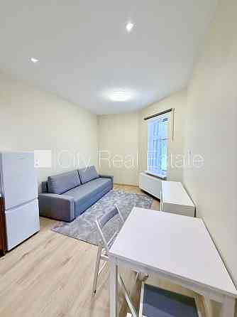 Фасадный дом, реновированный дом, закрытый двор, вход с улицы, лифт, лестничная Rīga