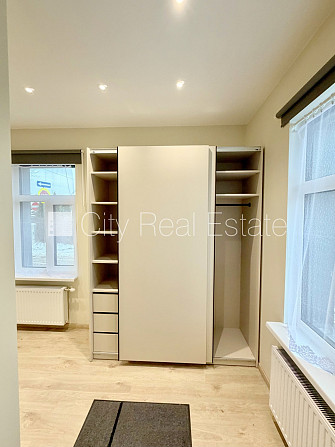 Фасадный дом, реновированный дом, закрытый двор, вход с улицы, лифт, лестничная Рига - изображение 7