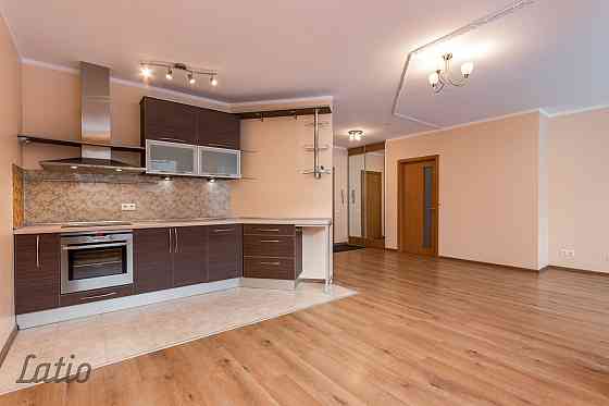 Tiek piedāvāts gaišs un ļoti saulains divistabu dzīvoklis jaunajā projektā Titurgā  klusā, zaļā un ģ Rīgas rajons