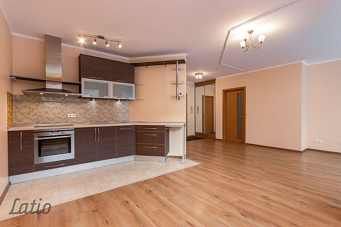 Tiek piedāvāts gaišs un ļoti saulains divistabu dzīvoklis jaunajā projektā Titurgā  klusā, Rīgas rajons - foto 5