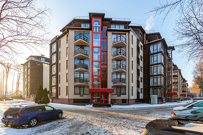 Tiek piedāvāts gaišs un ļoti saulains divistabu dzīvoklis jaunajā projektā Titurgā  klusā, Rīgas rajons - foto 1