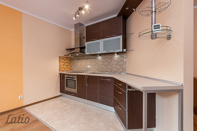 Tiek piedāvāts gaišs un ļoti saulains divistabu dzīvoklis jaunajā projektā Titurgā  klusā, Rīgas rajons - foto 4