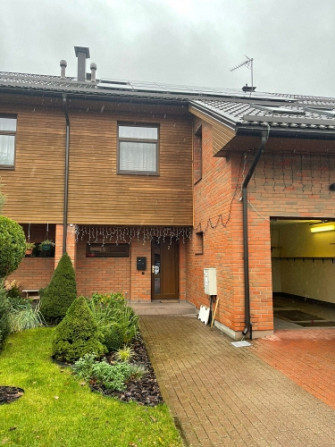 Izīrē rindu māju Apogos!  Lieliska izvēle tiem, kas vēlas apvienot pilsētas ērtības ar Rīga - foto 1