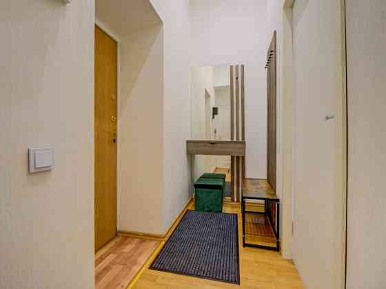 Izīrē īstermiņā 2-istabu dzīvokli Rīgas centrā, Raiņa bulvārī 31  Dzīvoklis atrodas vienā no Rīgas p Рига