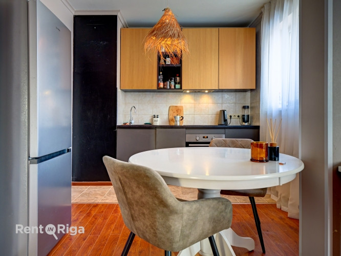 Dzīvoklis jaunajā projektā ar pazemes stāvvietu un noliktavu.  Telpas sastāv no viesistabas, Rīga - foto 3