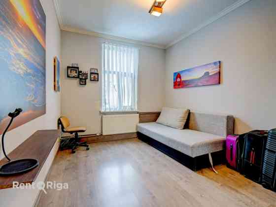 Продаётся уютная и светлая 4-комнатная квартира с ощущением частного дома в Рига