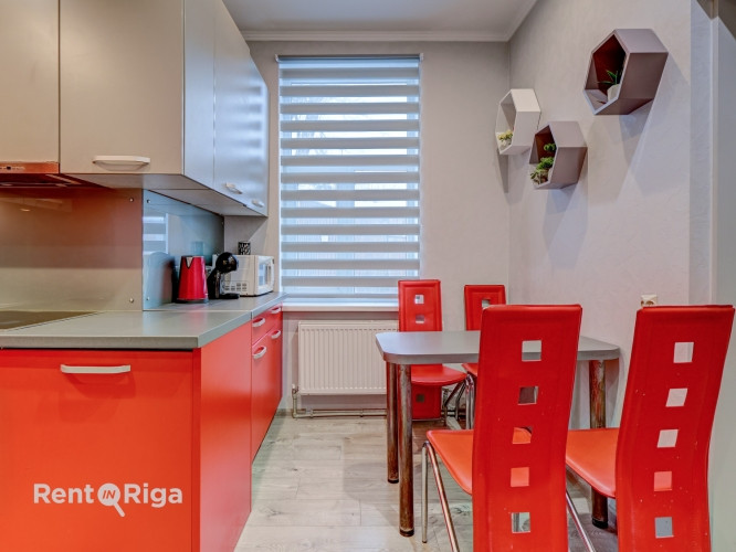 Продаётся уютная и светлая 4-комнатная квартира с ощущением частного дома в Рига - изображение 2