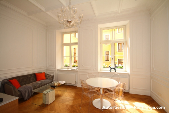 Tiek izīrēts dzīvoklis skaistākajā, aritokrātiskākajā klusā centra mājā Elizabetes ielā Rīga - foto 1