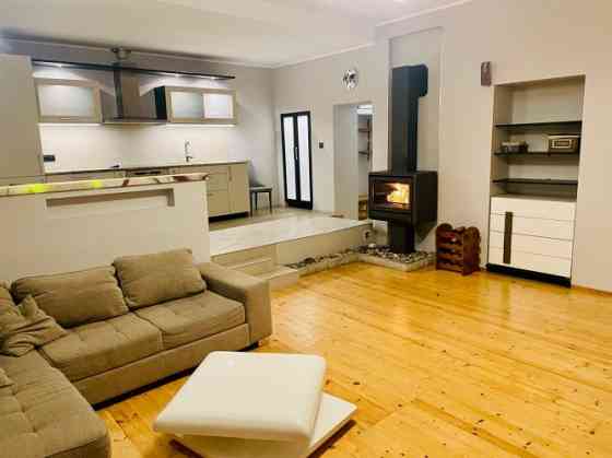 Izīrē 2 istabu dzīvokli Teikā!  Ēka tikai ar 10 dzīvokļiem klusā un drošā iekšpagalmā. Siltajā laikā Рига