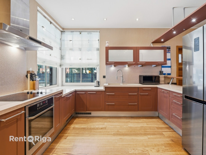 Vienā no pieprasītākajiem un sakoptākajiem Jūrmalas rajoniem  Bulduros  tiek piedāvāta Jūrmala - foto 1