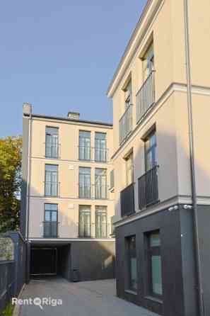 Funkcionāli pārdomāts un moderns dzīvoklis Rīgas vēsturiskajā centrā.  Piedāvājumā ir elegants studi Rīga