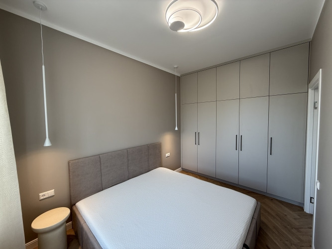 Izīrē 2-istabu dzīvokli renovētā ēkā!  Lauvas 7 ir viens no elegantākajiem renovētajiem Rīga - foto 1