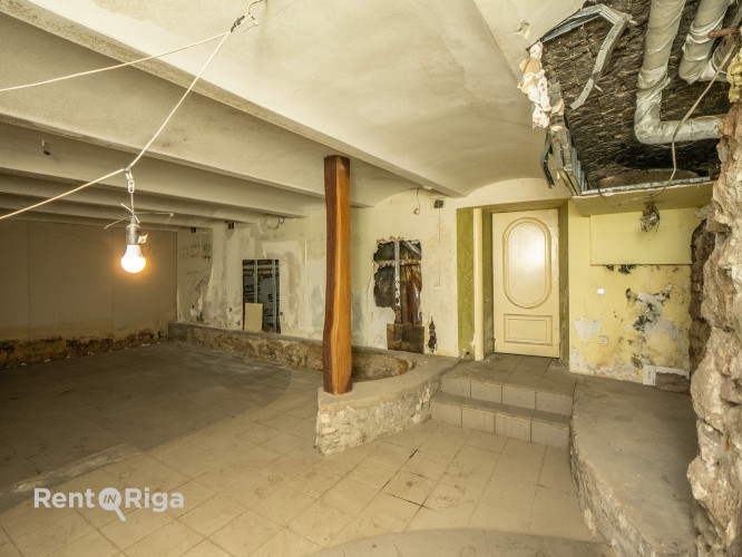 Sausas mākslinieku darbnīcas telpas perspektīvā lokācijā!  +Liela gājēju un auto plūsma; Rīga - foto 3