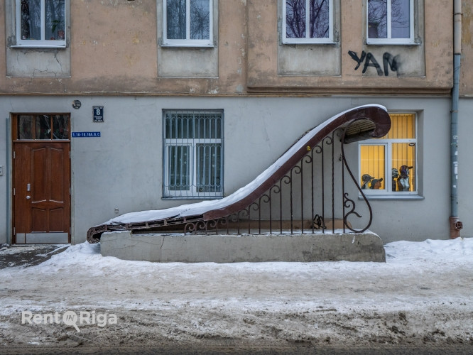 Sausas mākslinieku darbnīcas telpas perspektīvā lokācijā!  +Liela gājēju un auto plūsma; Rīga - foto 1