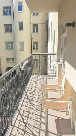 Реновированный дом, фасад с декоративной штукатуркой, закрытый двор, балкон 2 м2, Rīga