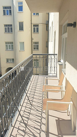 Renovēta māja, fasāde ar dekoratīvo apmetumu, slēgts pagalms, balkons 2 m2, logi vērsti uz Rīga - foto 4