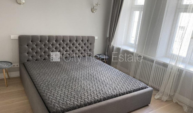 Renovēta māja, fasāde ar dekoratīvo apmetumu, slēgts pagalms, balkons 2 m2, logi vērsti uz Rīga - foto 8