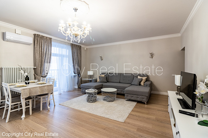 Renovēta māja, fasāde ar dekoratīvo apmetumu, slēgts pagalms, balkons 2 m2, logi vērsti uz Rīga - foto 1