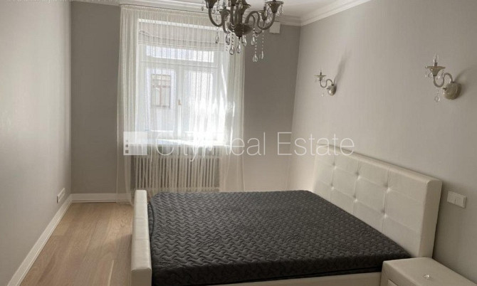 Renovēta māja, fasāde ar dekoratīvo apmetumu, slēgts pagalms, balkons 2 m2, logi vērsti uz Rīga - foto 7