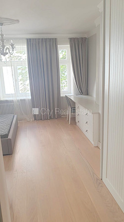 Renovēta māja, fasāde ar dekoratīvo apmetumu, slēgts pagalms, balkons 2 m2, logi vērsti uz Rīga - foto 11