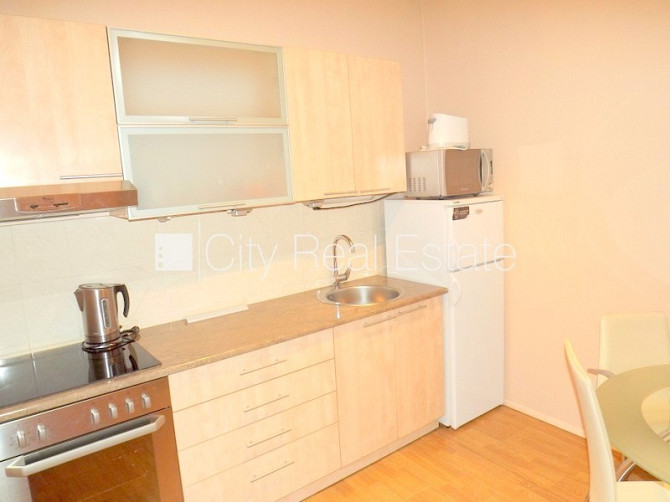 Fasādes māja, renovēta māja, fasāde ar dekoratīvo apmetumu, slēgts pagalms, ieeja no ielas Rīga - foto 10