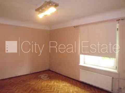 Фасадный дом, реновированный дом, закрытый двор, вход с улицы и со двора, Rīga