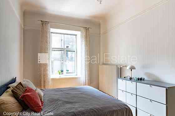 Фасадный дом, закрытый двор, вход с улицы, вход со двора, лестничная клетка после Рига