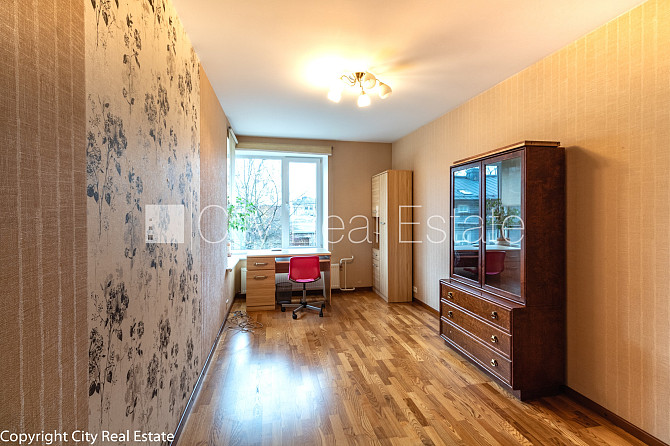 Fasādes māja, vieta automašīnai, ieeja no ielas, kāpņu telpa pēc kosmētiskā remonta, Jūrmala - foto 14