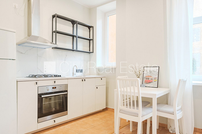 Fasādes māja, renovēta māja, ieeja no ielas, ir lifts, kāpņu telpa pēc kapitālā remonta, Rīga - foto 6