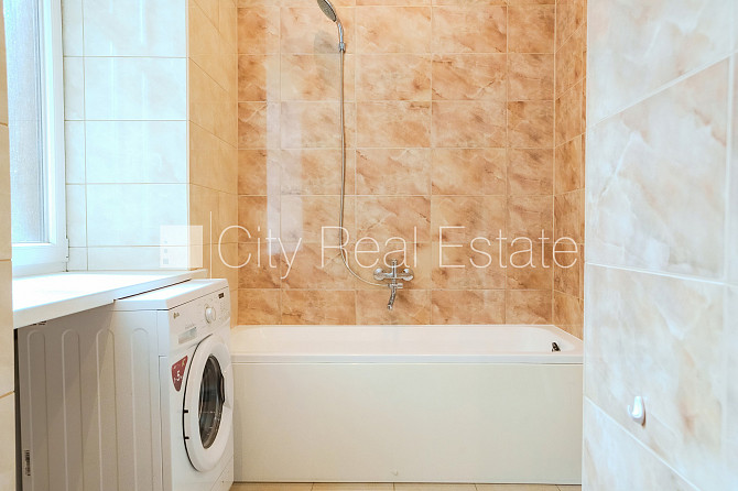 Fasādes māja, renovēta māja, ieeja no ielas, ir lifts, kāpņu telpa pēc kapitālā remonta, Rīga - foto 19