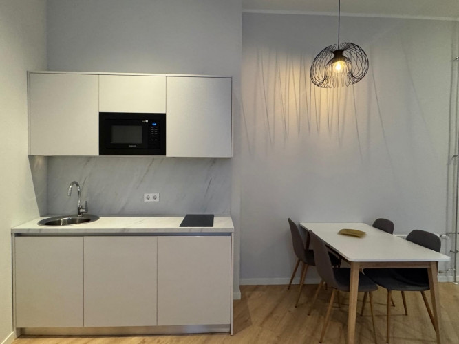 2-istabu dzīvoklis Aktīvajā centrā  Elizabetes ielā.  Izīrē elegantu un mājīgu divistabu Rīga - foto 2