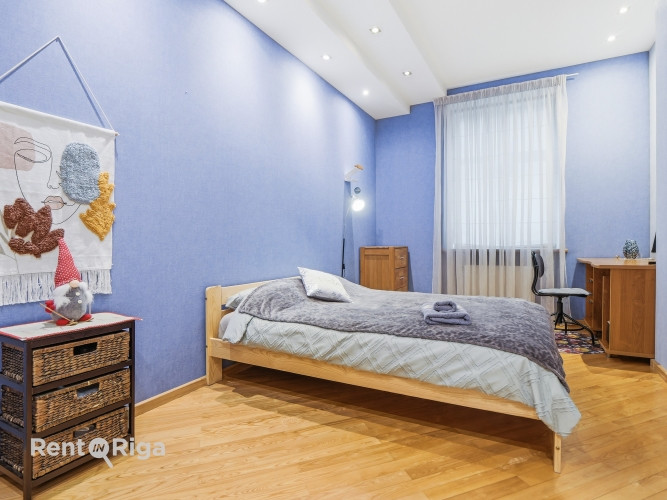 Izīrē 3 istabu dzīvokli centrā!  Dzīvoklis ir plašs un mājīgs - ar savu šarmu. Ienākot, Rīga - foto 9