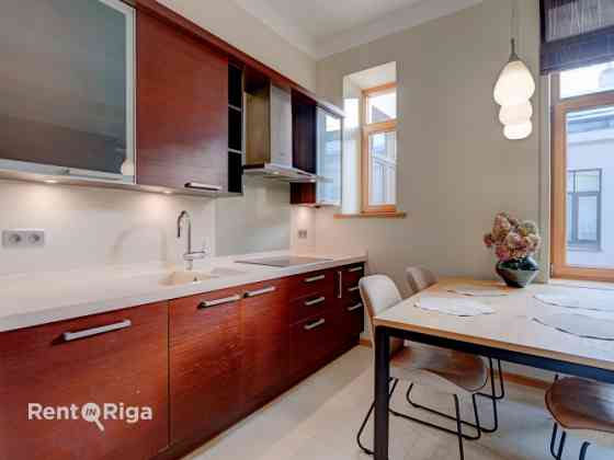 Сдаётся в аренду элегантная 2-комнатная квартира в Тихом центре Риги  Elizabetes iela 35. Рига