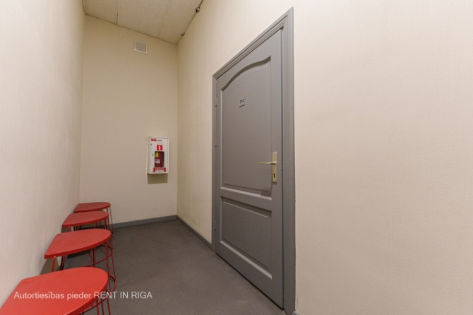 Biroja telpa reprezentablā ēkā Aspazijas bulvārī 32.  + tikko izremontētas telpas; + gaišas Rīga - foto 6
