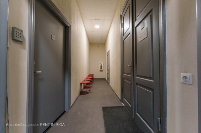 Biroja telpa reprezentablā ēkā Aspazijas bulvārī 32.  + tikko izremontētas telpas; + gaišas Rīga - foto 7