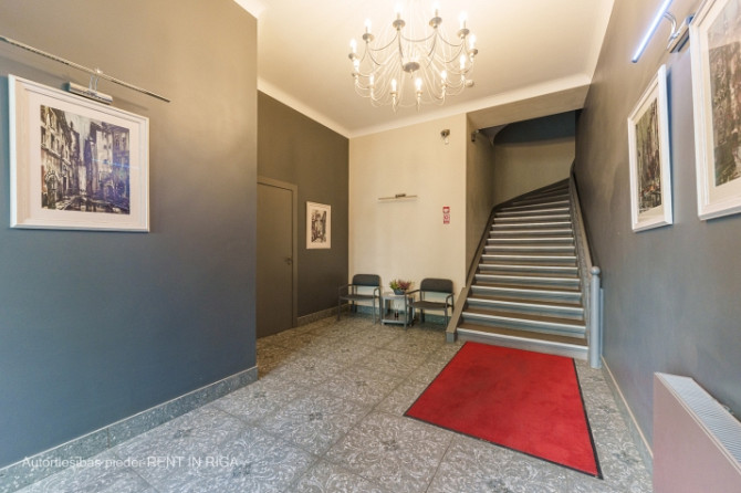 Biroja telpa reprezentablā ēkā Aspazijas bulvārī 32.  + tikko izremontētas telpas; + gaišas Rīga - foto 9