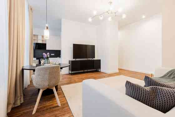 Эксклюзивная двухкомнатная квартира в тихом центра Риги  Редкое предложение: Рига