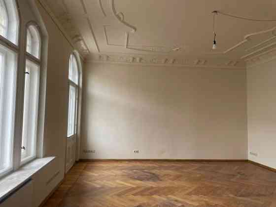 Продаётся элегантная квартира в полностью отреставрированном историческом Рига