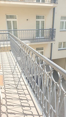 Fasādes māja, ir lifts, kāpņu telpa pēc kapitālā remonta, istabas izolētas 2 gab., studio Rīga - foto 5