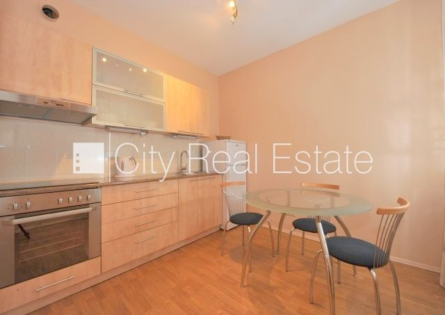 Projekts - Centra Nams, jaunceltne, fasādes māja, labiekārtota apzaļumota teritorija, vieta Rīga - foto 8