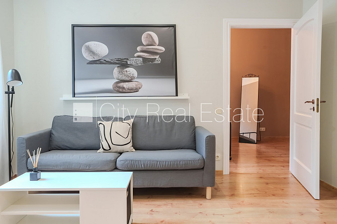 Renovēta māja, ieeja no ielas, luksuss apartamenti , logi vērsti uz pagalma pusi, studio tipa, Rīga - foto 2