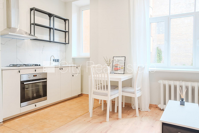 Renovēta māja, ieeja no ielas, luksuss apartamenti , logi vērsti uz pagalma pusi, studio tipa, Rīga - foto 7