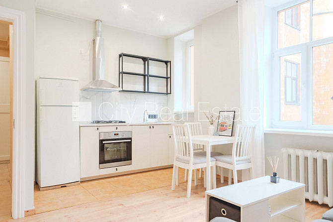 Renovēta māja, ieeja no ielas, luksuss apartamenti , logi vērsti uz pagalma pusi, studio tipa, Rīga - foto 4