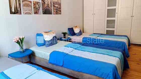 Фасадный дом, реновированный дом, вход с улицы, лифт, лестничная клетка после Rīga