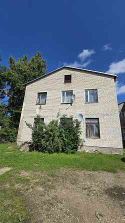 Земля в собственности, фасадный дом, реновированный дом, кирпичные стены, фасад с Rīga