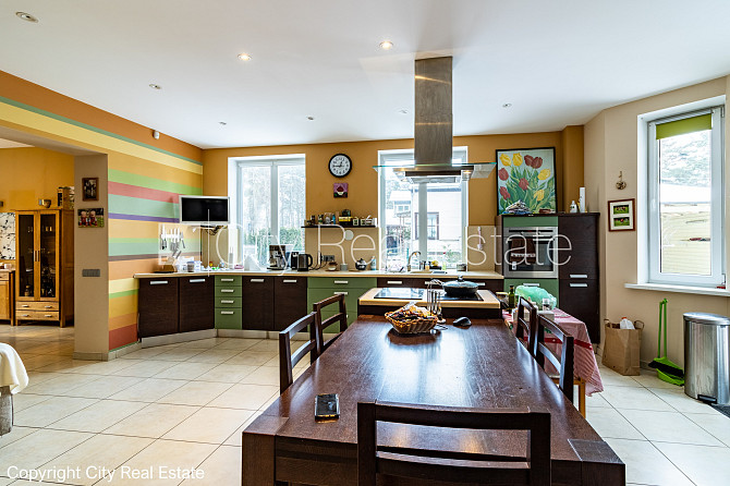 Благоустроенный озеленённый двор, территория обнесена забором, гараж на одну Юрмала - изображение 10