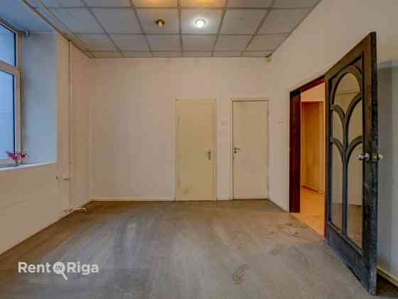 Сдаются в аренду просторные и хорошо просматриваемые коммерческие помещения в Rīga